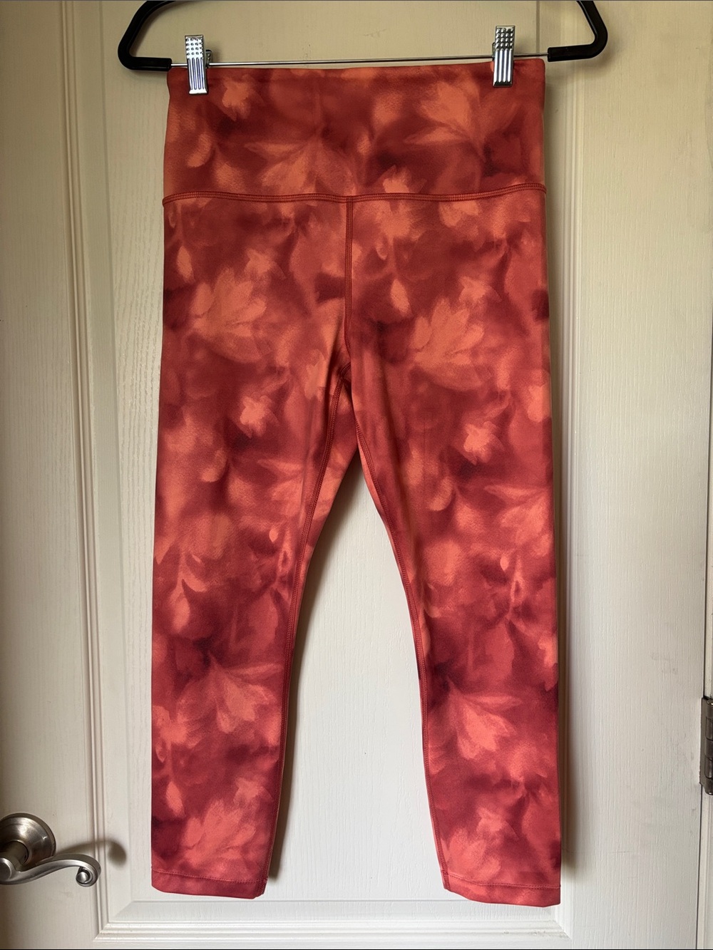 Athleta Floral Print 7/8 Leggings Size Medium